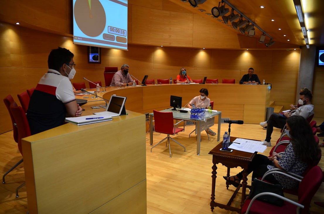 Fotos: Pleno extraordinario en Huétor Vega: modificación del uso del suelo