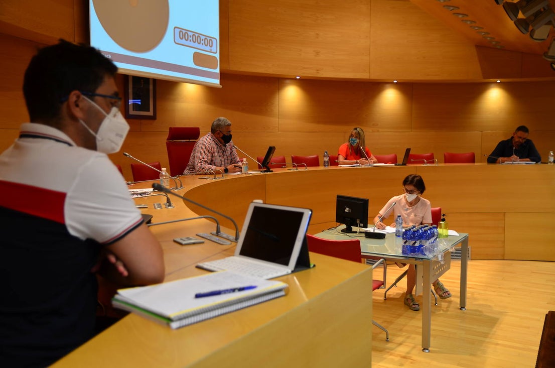 Fotos: Pleno extraordinario en Huétor Vega: modificación del uso del suelo