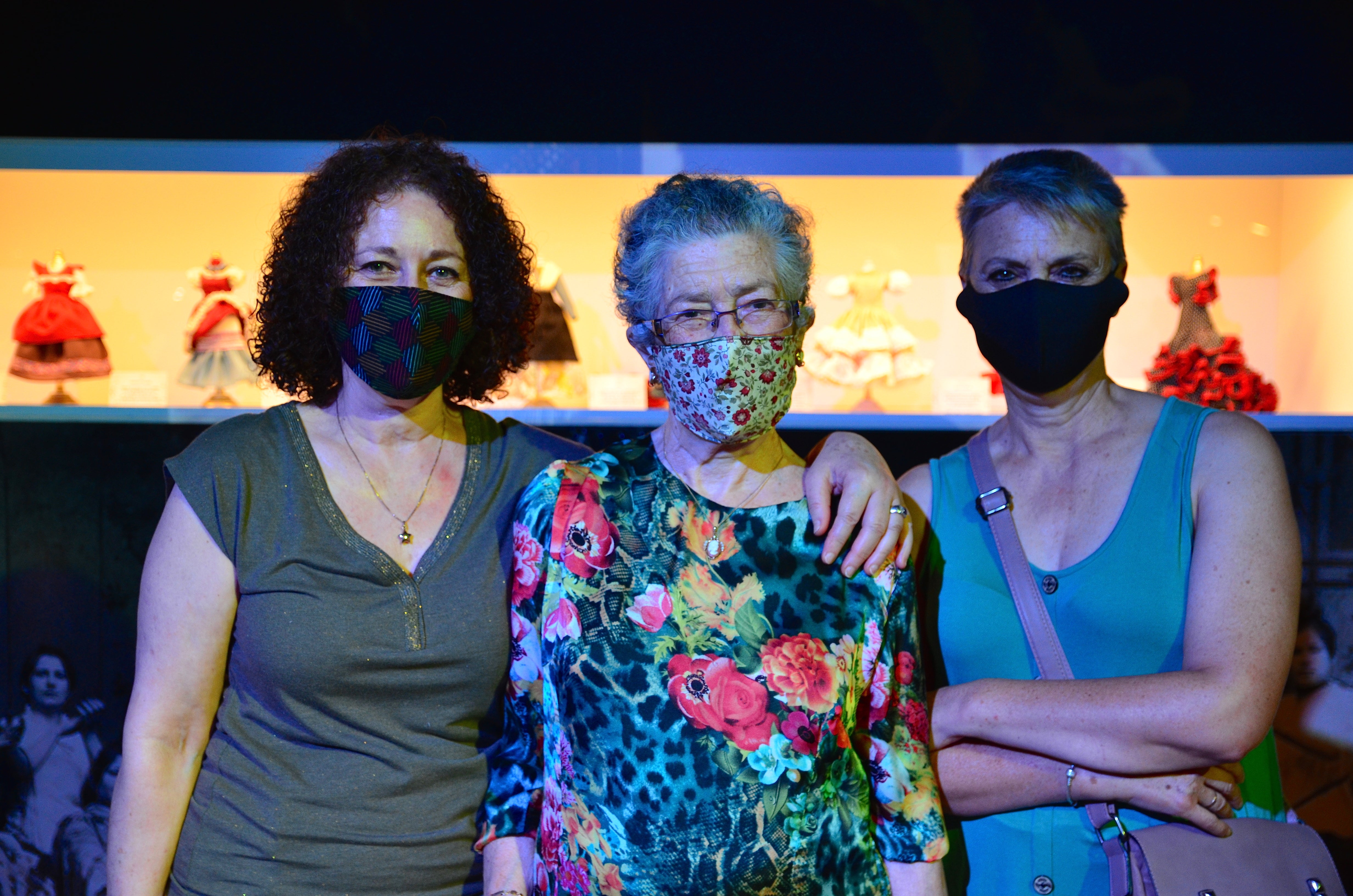 Fotos: Exposición sobre la historia del traje de baile, en Huétor