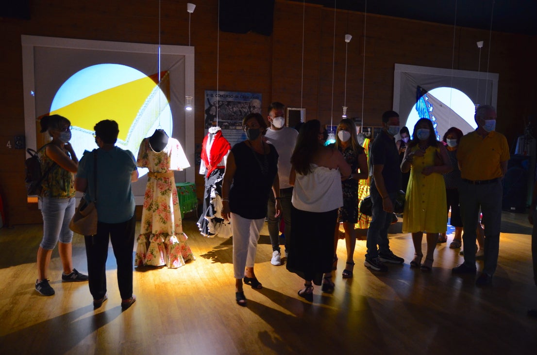 Fotos: Exposición sobre la historia del traje de baile, en Huétor