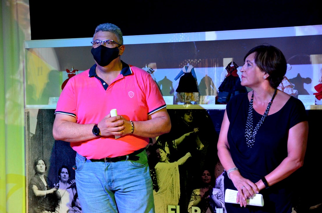 Fotos: Exposición sobre la historia del traje de baile, en Huétor
