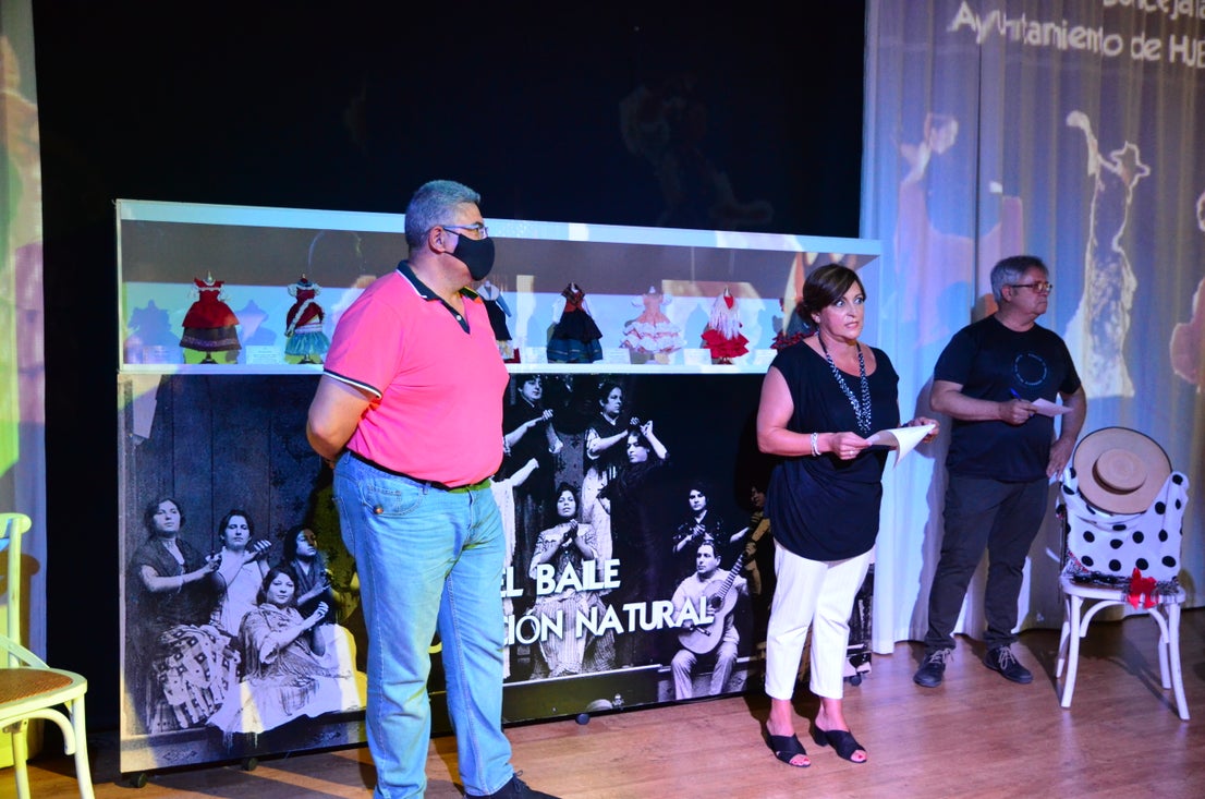 Fotos: Exposición sobre la historia del traje de baile, en Huétor