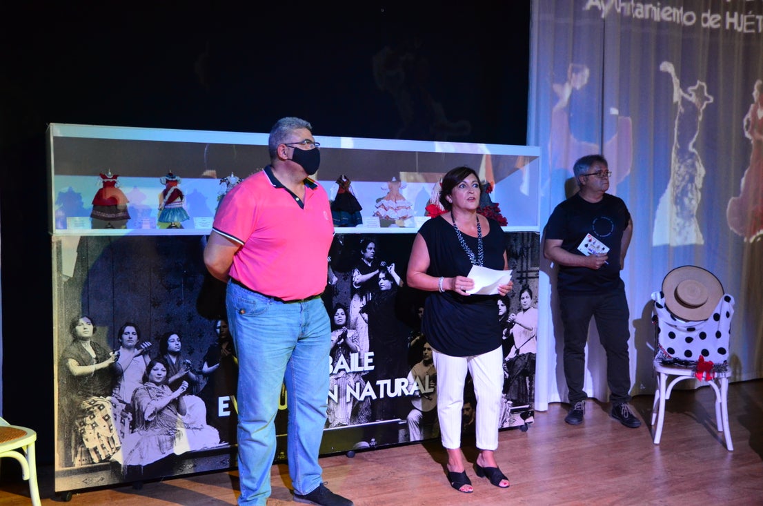 Fotos: Exposición sobre la historia del traje de baile, en Huétor