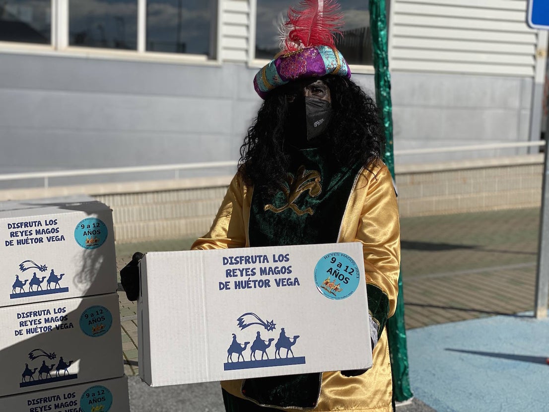 La visita más atípica de los Reyes Magos en Huétor Vega.