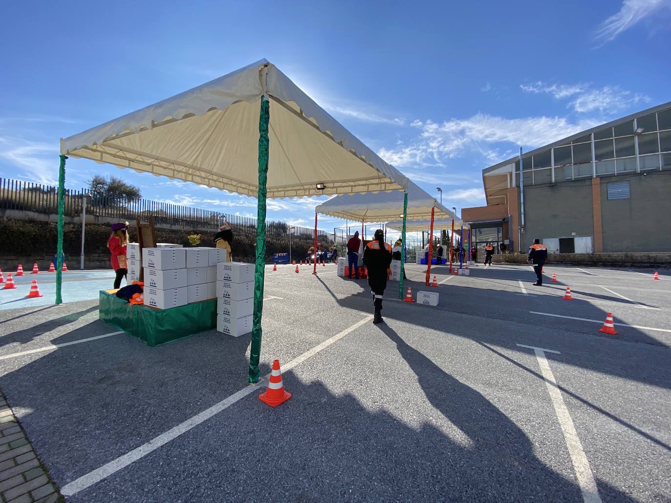 La visita más atípica de los Reyes Magos en Huétor Vega.