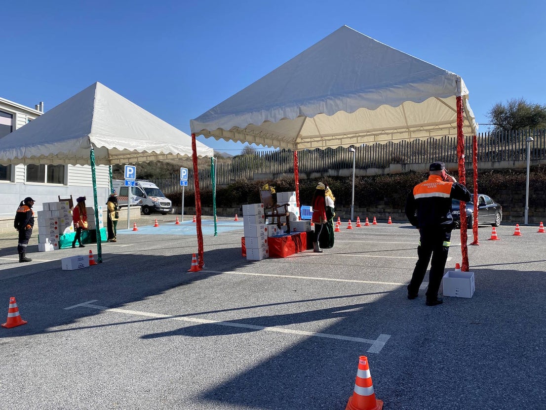 La visita más atípica de los Reyes Magos en Huétor Vega.