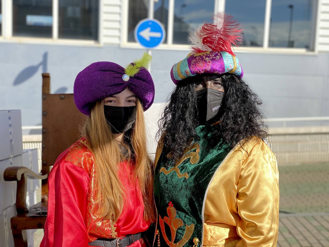 La visita más atípica de los Reyes Magos en Huétor Vega.