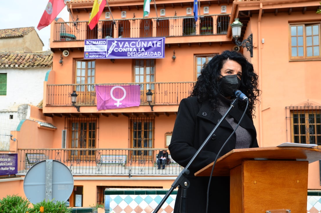 Fotos: 8-M: Lectura del manifiesto en Huétor Vega