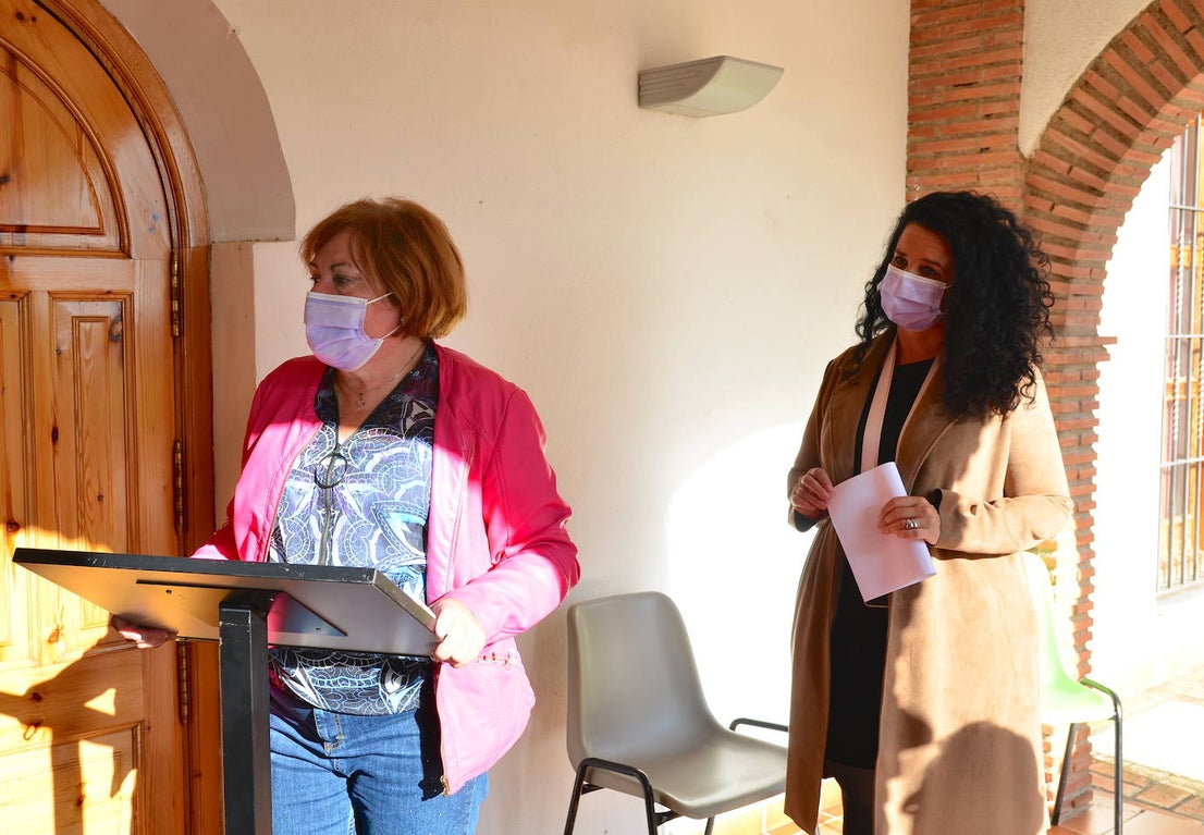 Lectura poética de la asociación de mujeres Vesci en Huerta Cercada.