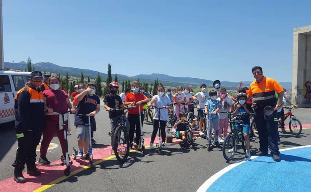 Protección Civil conduce unas jornadas de educación vial para escolares en Huétor Vega