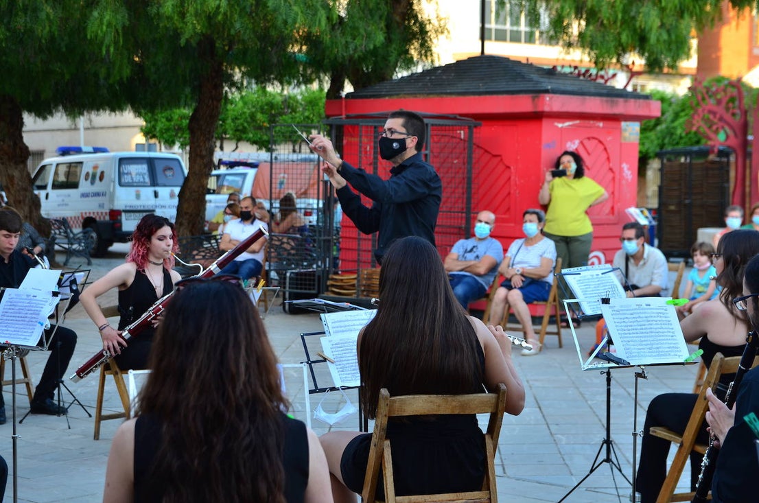 La Banda de Música de Huétor Vega tocó pasodobles clásicos y recientes.
