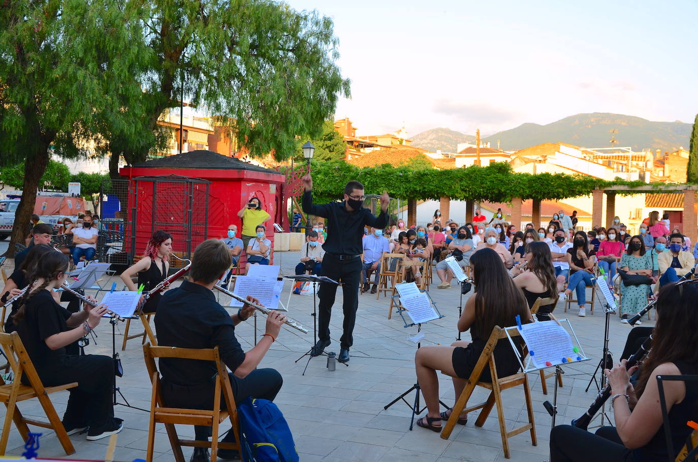 La Banda de Música de Huétor Vega tocó pasodobles clásicos y recientes.