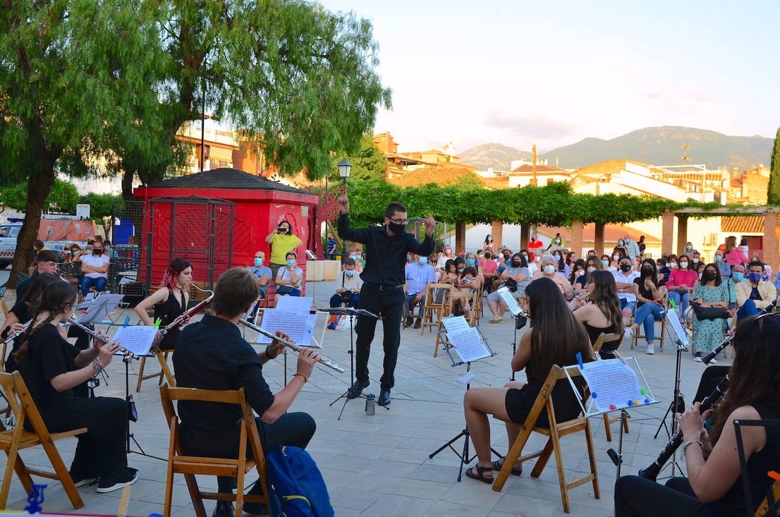 La Banda de Música de Huétor Vega tocó pasodobles clásicos y recientes.