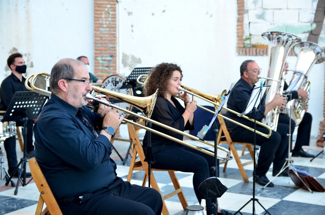 La Banda de Música de Huétor Vega tocó pasodobles clásicos y recientes.