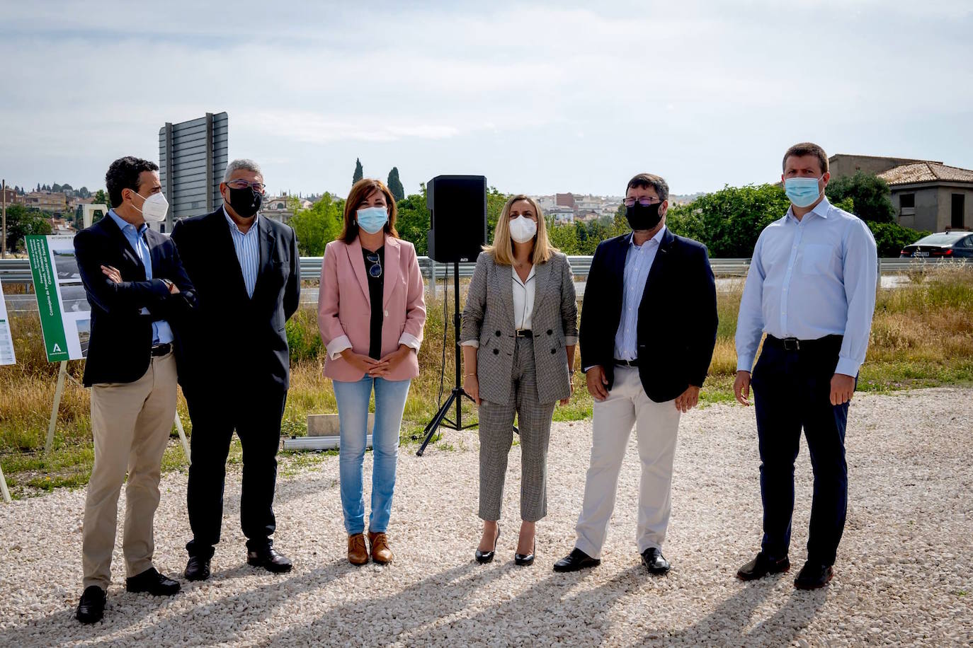 La consejera Marifrán Carazo, con los alcaldes de Huétor Vega, Cájar y Monachil.