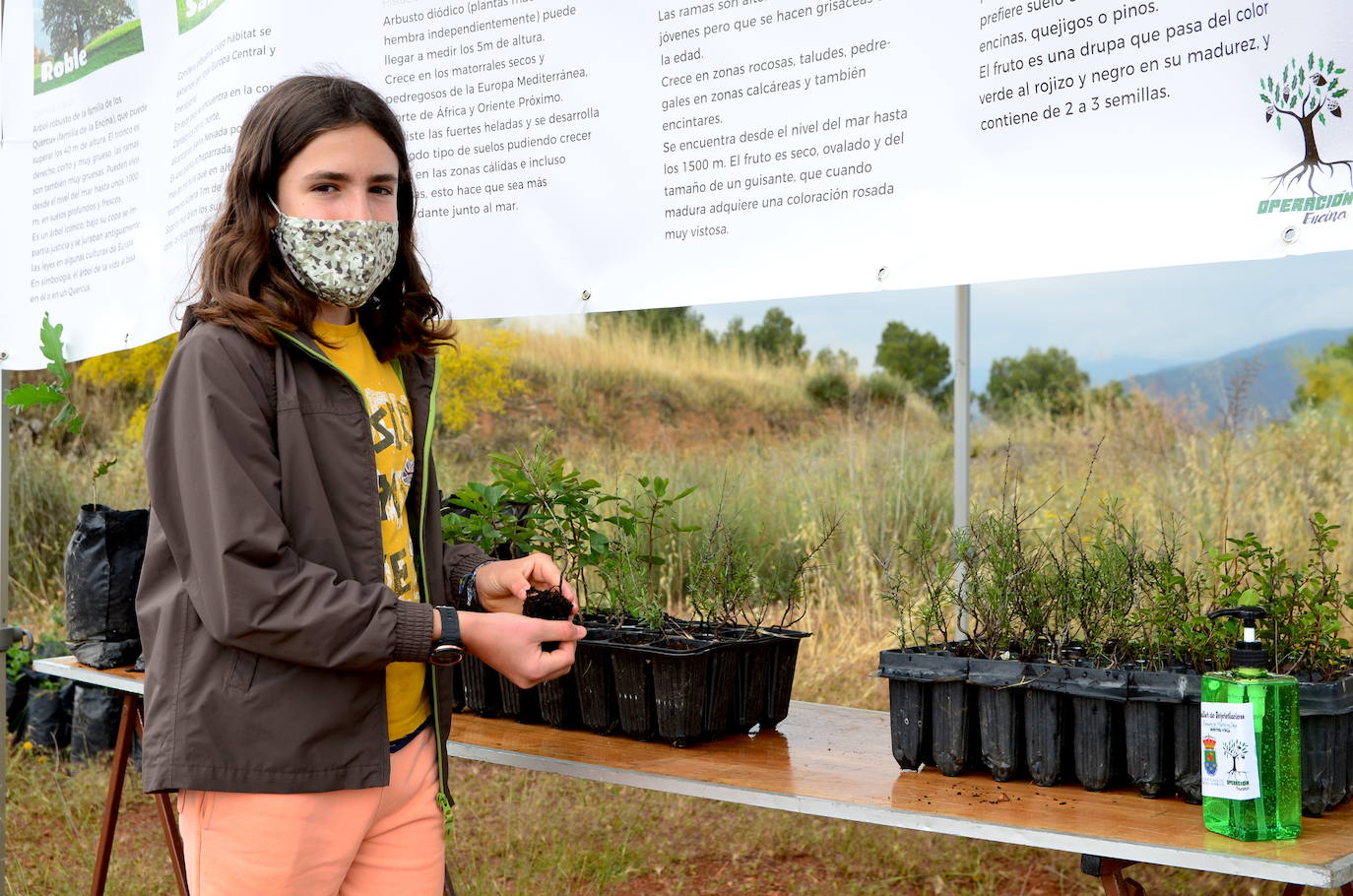 Huétor Vega se vuelca un año más en la siembra de árboles con Operación Encina.