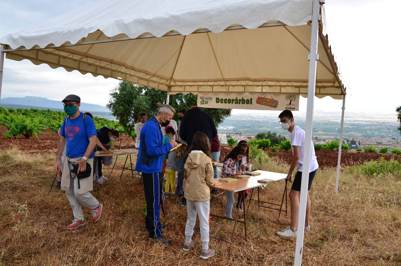 Huétor Vega se vuelca un año más en la siembra de árboles con Operación Encina.