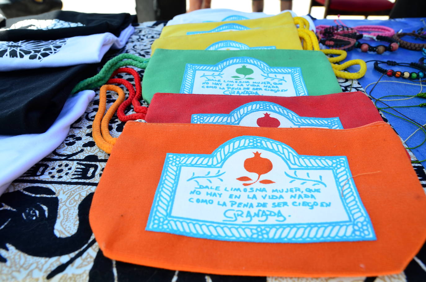 Artesanos de Huétor Vega, reunidos por primera vez en una feria.