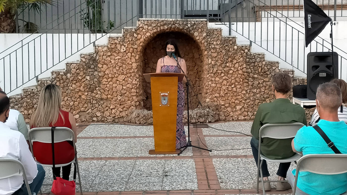 Premio local de cartas de amor, para Mónica Molina Gijón.