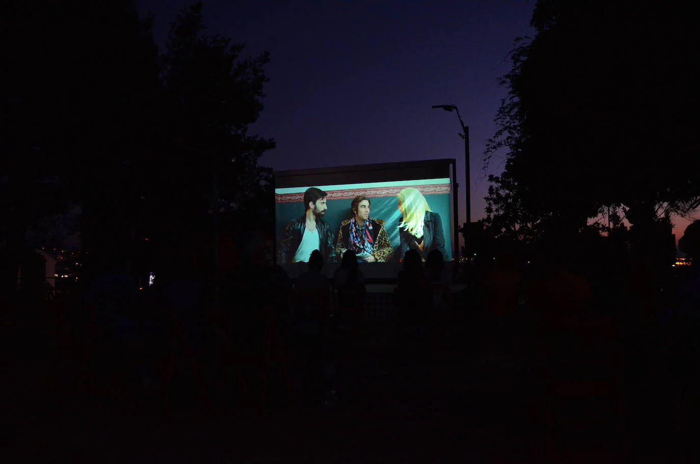 El Festival Joven de Cortometrajes de Huétor Vega vuelve a llenar de buen cine el verano en el Carmen de San Rafael.