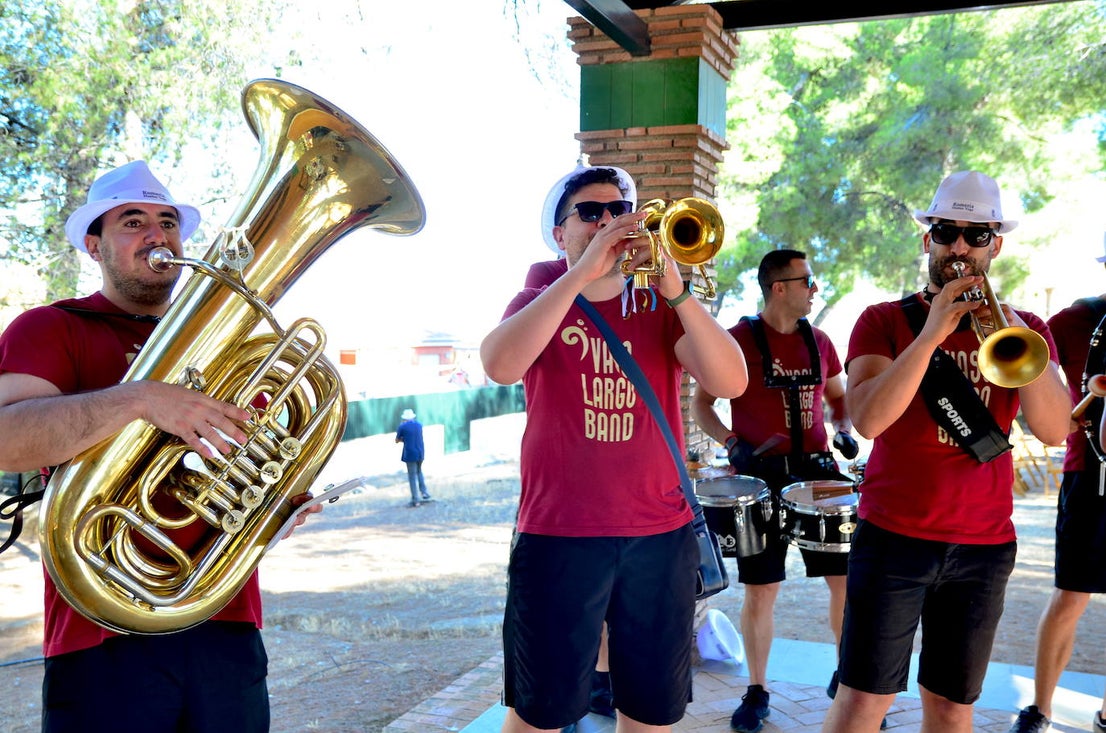 Fotos: Churros, chocolate y charanga en Huétor Vega