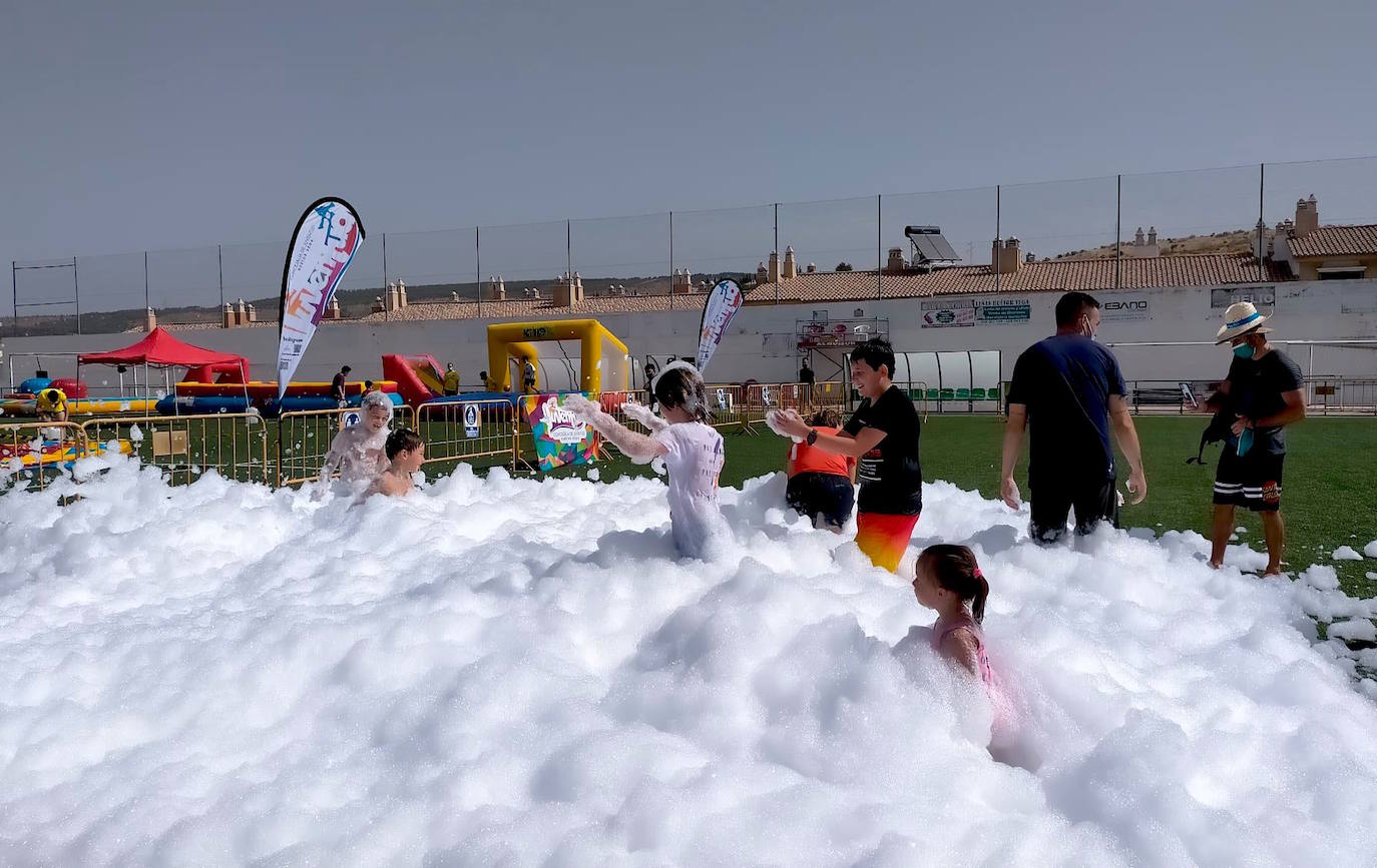 ‘DiverVega’, una iniciativa de las concejalías de Juventud y Deportes, en el campo de fútbol.