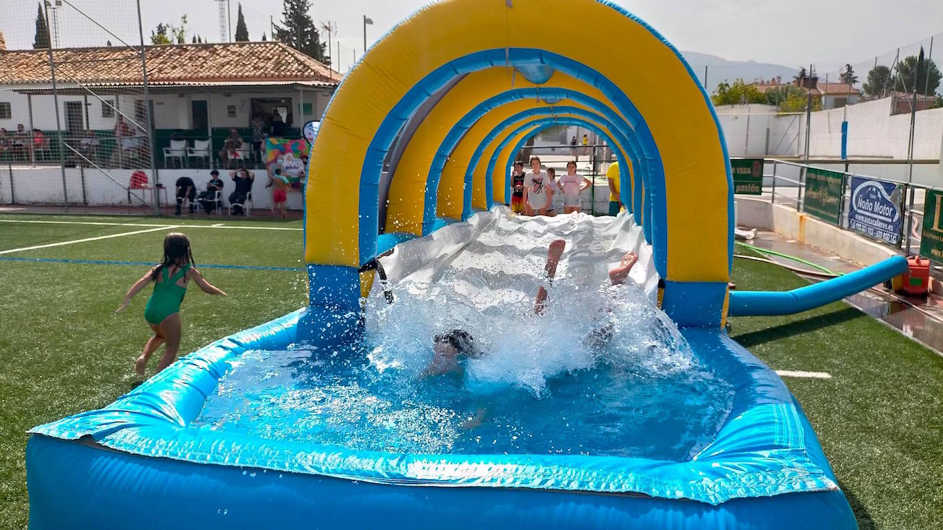 ‘DiverVega’, una iniciativa de las concejalías de Juventud y Deportes, en el campo de fútbol.