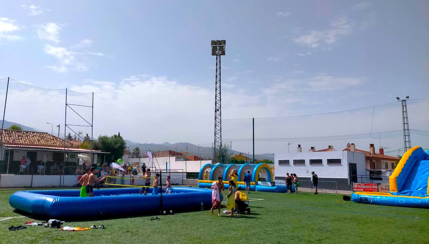 ‘DiverVega’, una iniciativa de las concejalías de Juventud y Deportes, en el campo de fútbol.