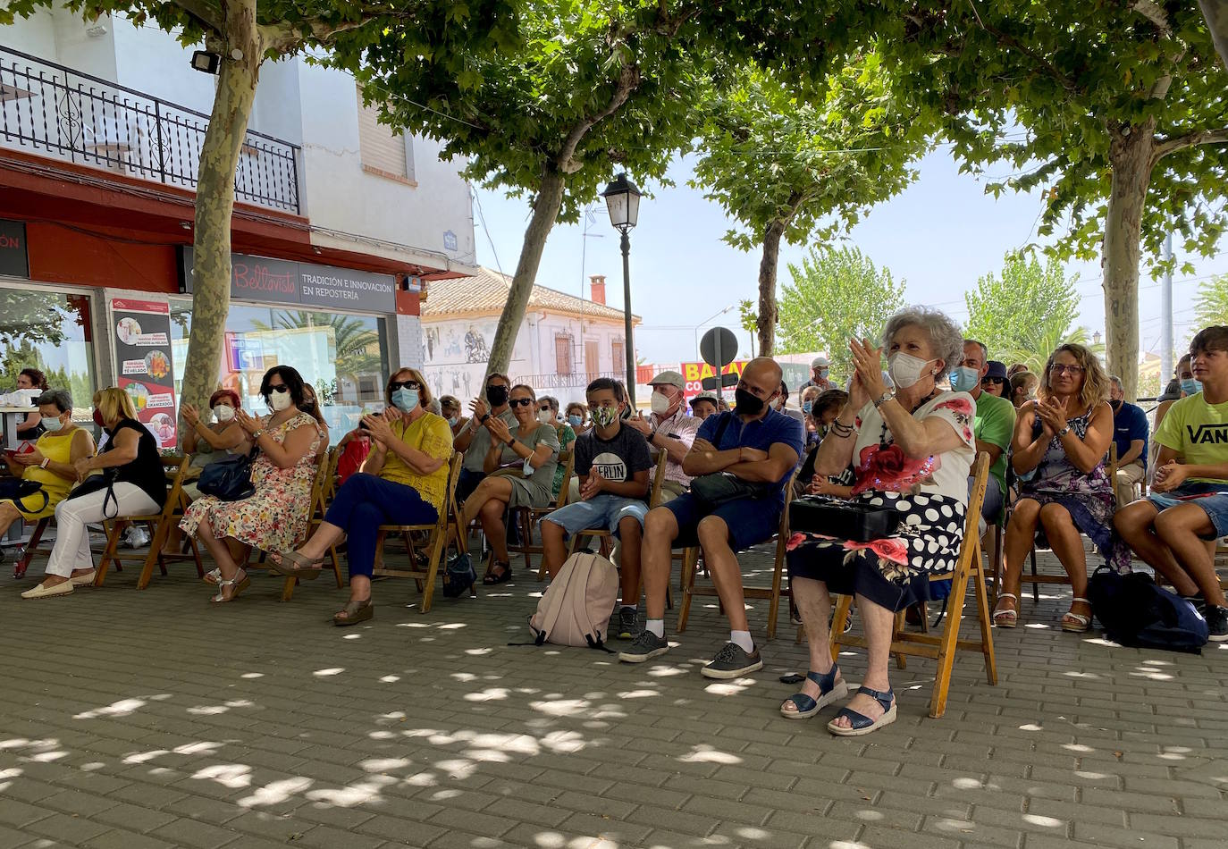Concierto de la Banda de Música en la plaza de la Iglesia.