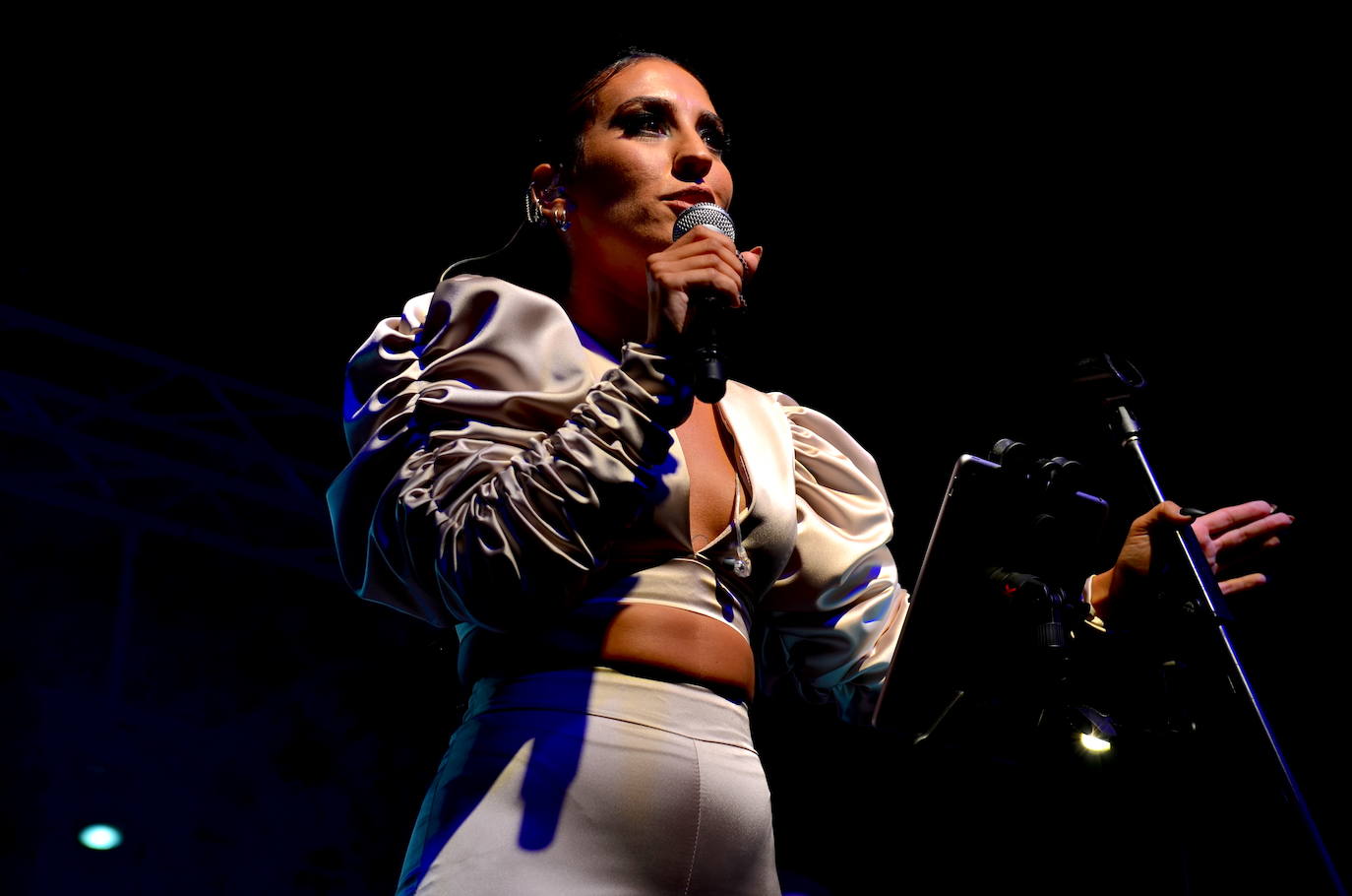 Fotos: Zoniché debutan a lo grande en Huétor Vega