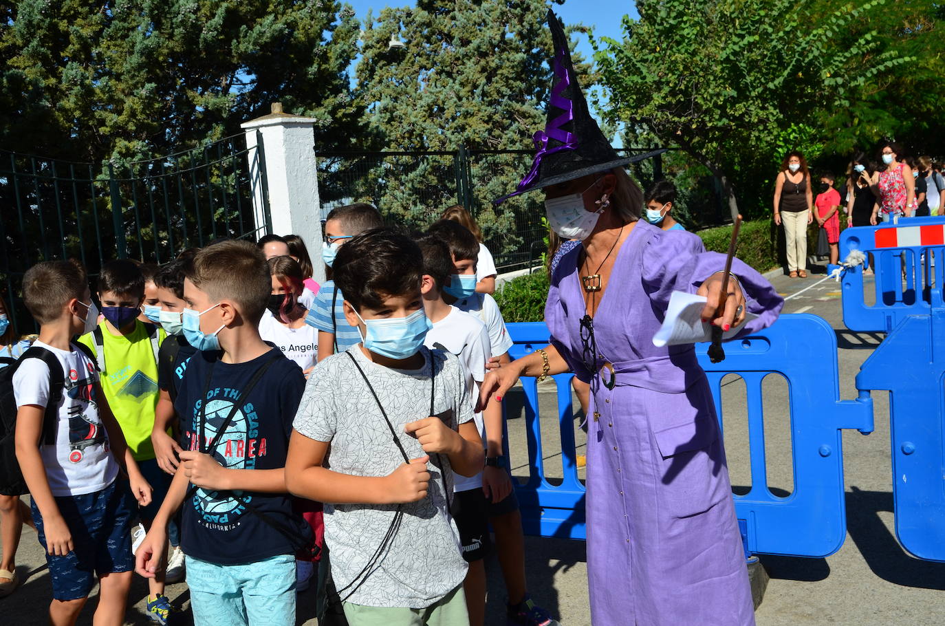 Fotos: La delegada de Educación asiste a la vuelta al 'cole' en Huétor Vega