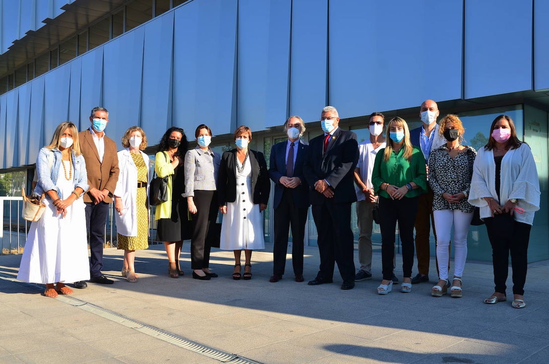 Fotos: El delegado de Salud visita el servicio de rayos X del centro médico de Huétor Vega