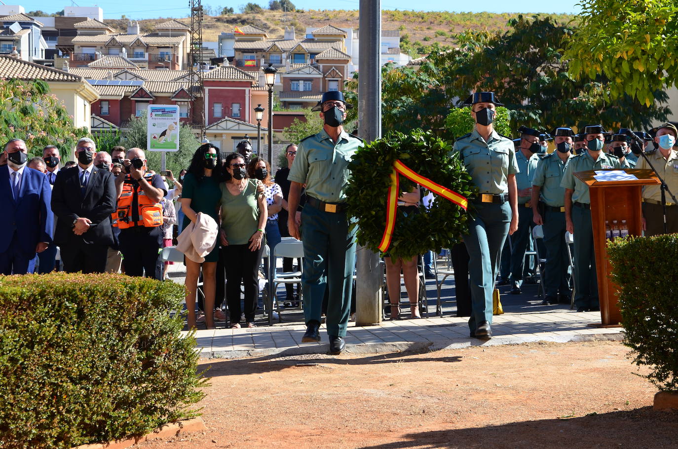 Fotos: Inauguración del monolito y la plaza en memoria del agente Arcos en Huétor Vega