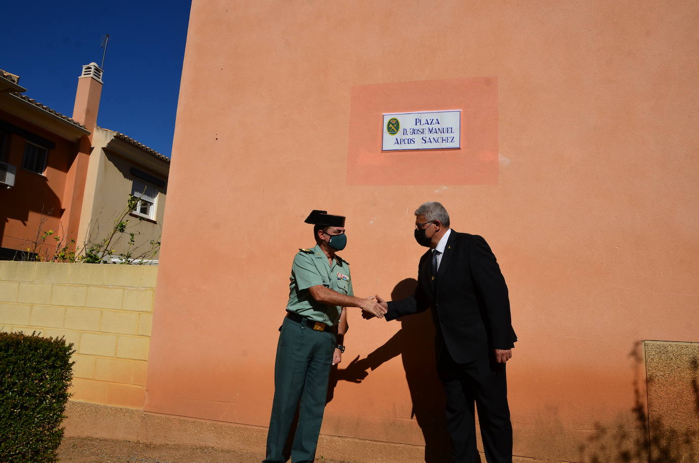 Fotos: Inauguración del monolito y la plaza en memoria del agente Arcos en Huétor Vega