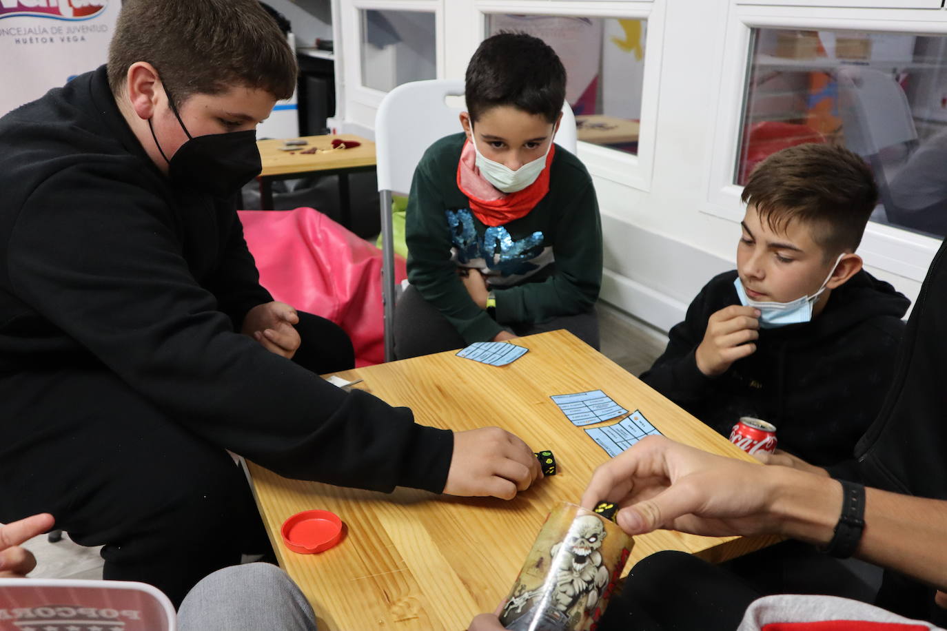 Fotos: Juegos 'sin cobertura' en el Espacio Joven de Huétor