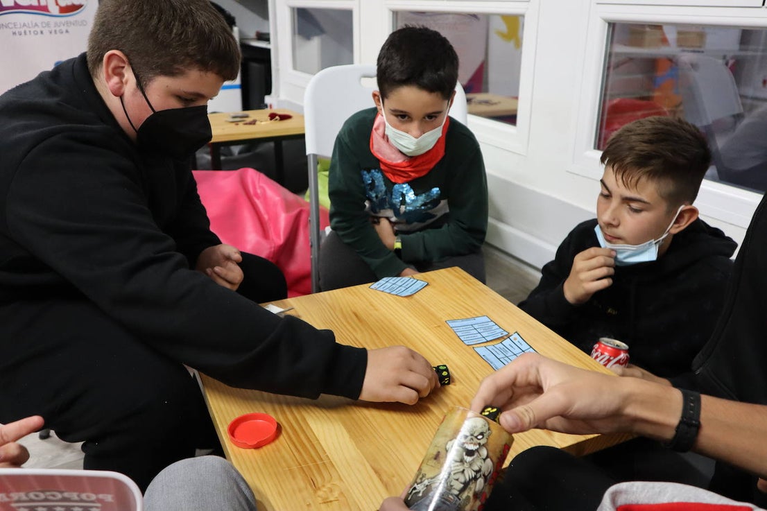 Fotos: Juegos 'sin cobertura' en el Espacio Joven de Huétor