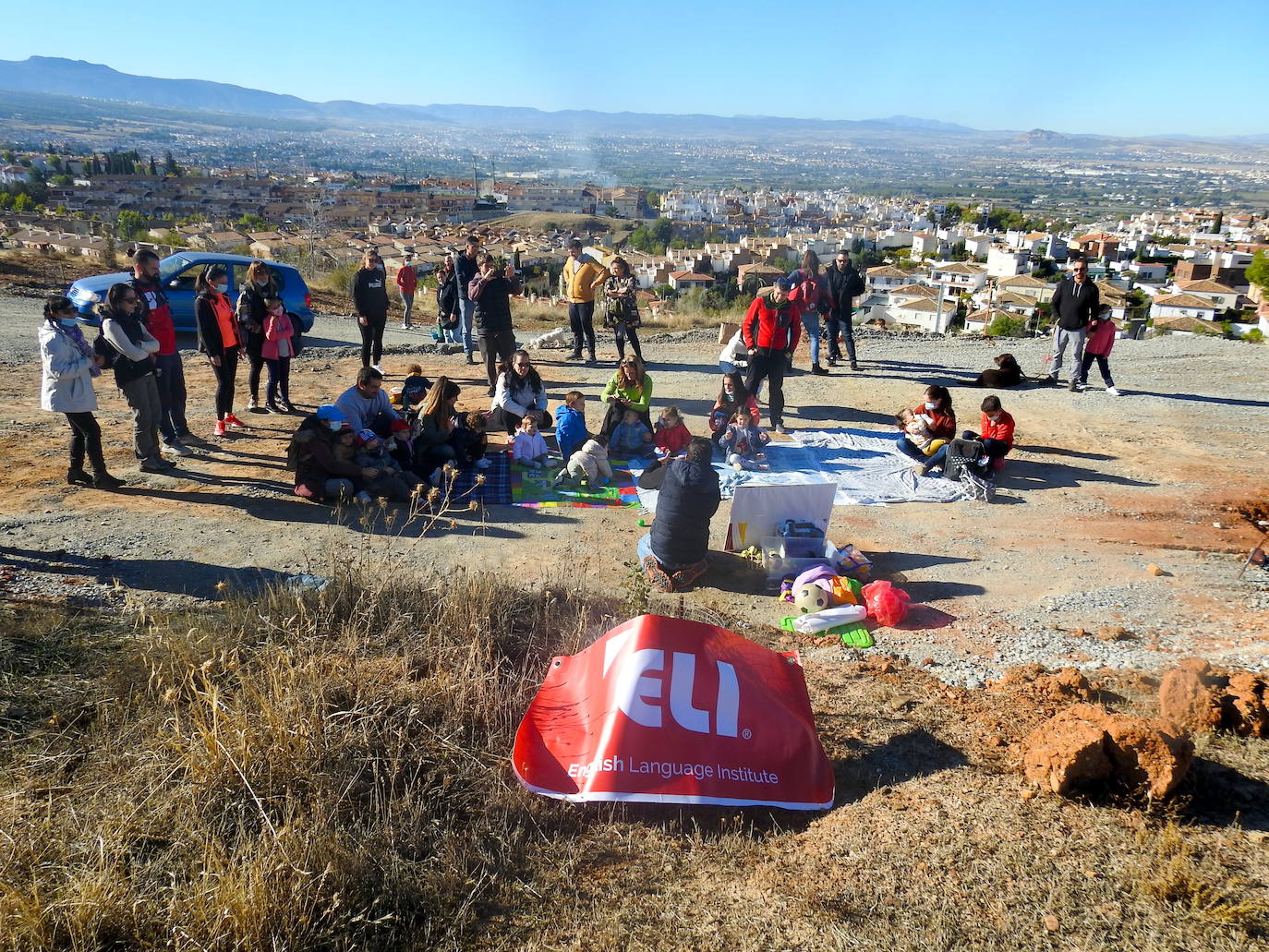Fotos: Jornada de reforestación 'bilingüe' en Huétor Vega