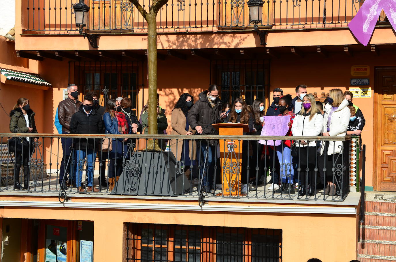 Fotos: Los estudiantes de Huétor Vega alzan la voz contra la violencia de género