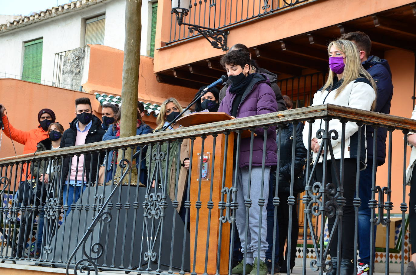 Fotos: Los estudiantes de Huétor Vega alzan la voz contra la violencia de género