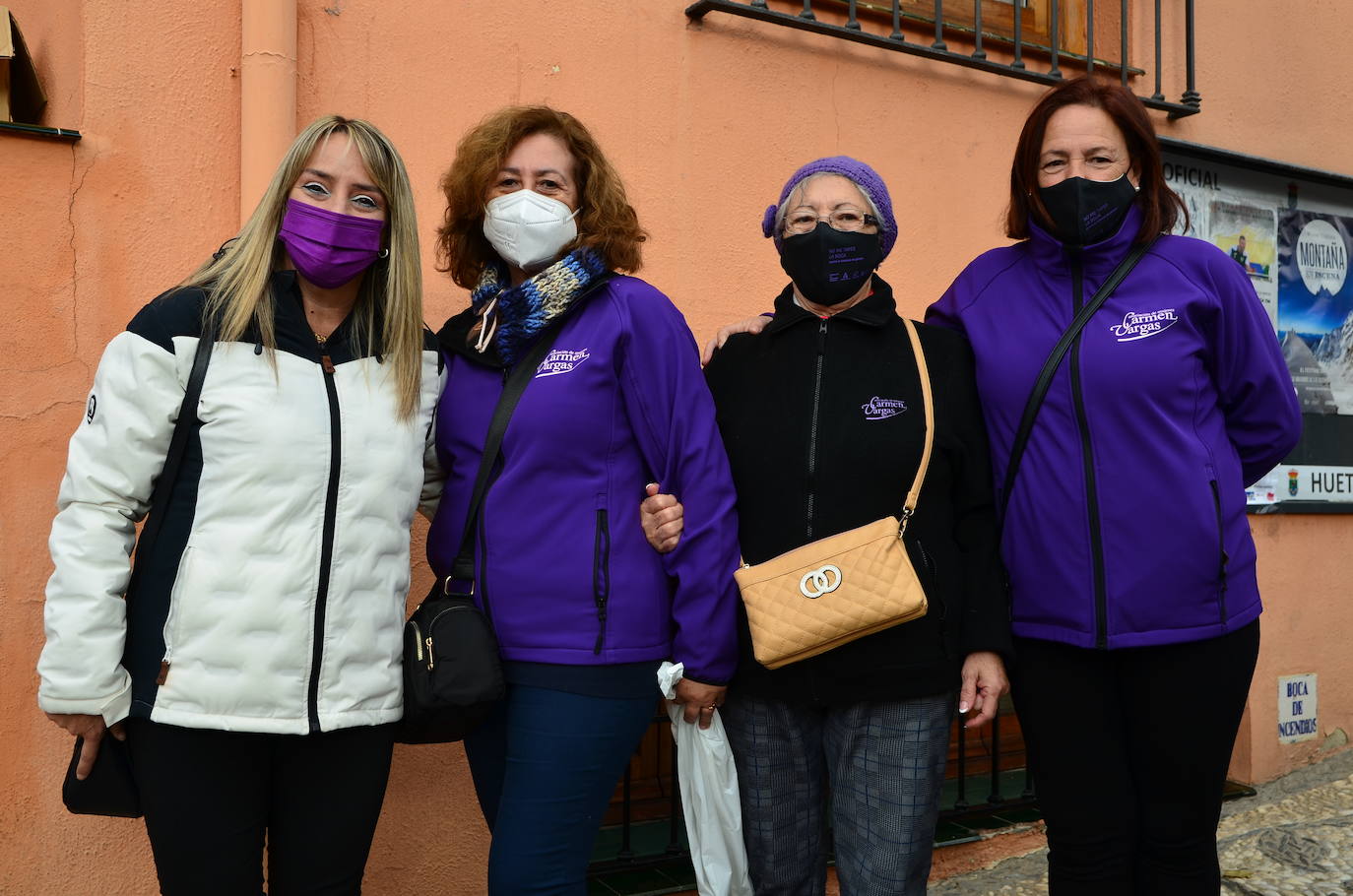 Fotos: Los estudiantes de Huétor Vega alzan la voz contra la violencia de género