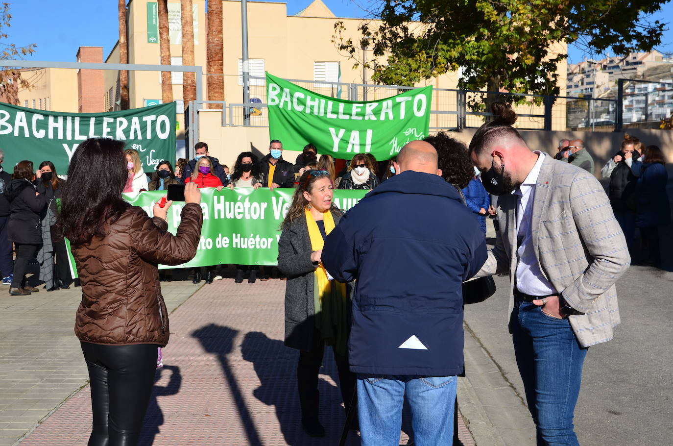 Fotos: Concentración para pedir Bachillerato en Huétor Vega