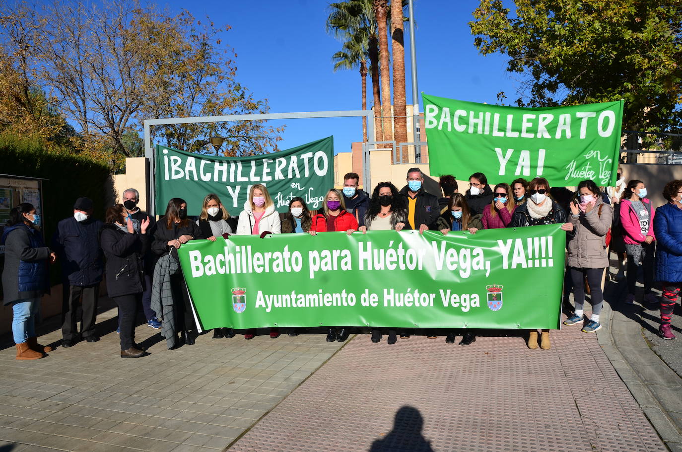 Fotos: Concentración para pedir Bachillerato en Huétor Vega