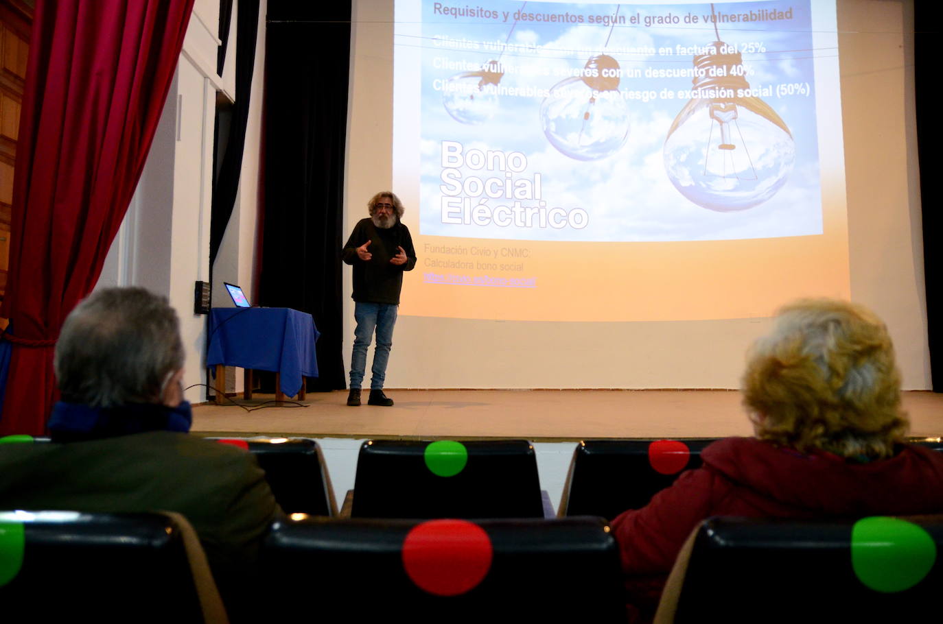 Fotos: Taller sobre la factura de la luz, en Huétor Vega