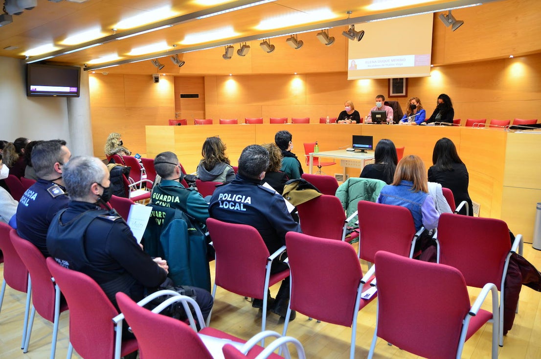 Fotos: Jornada sobre ciberviolencia de género, en Huétor Vega