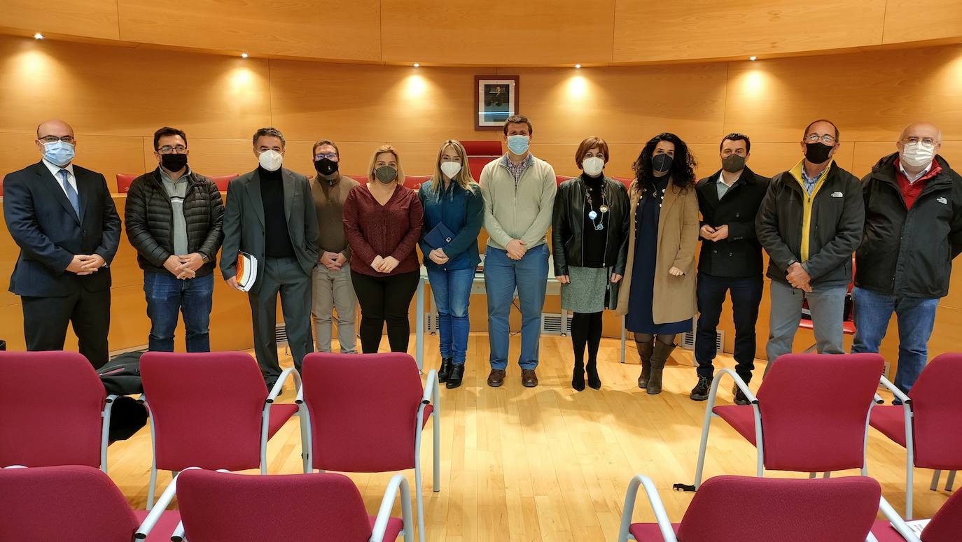 Reunión de todas las partes implicadas en el proyecto, en el Ayuntamiento de Huétor Vega.