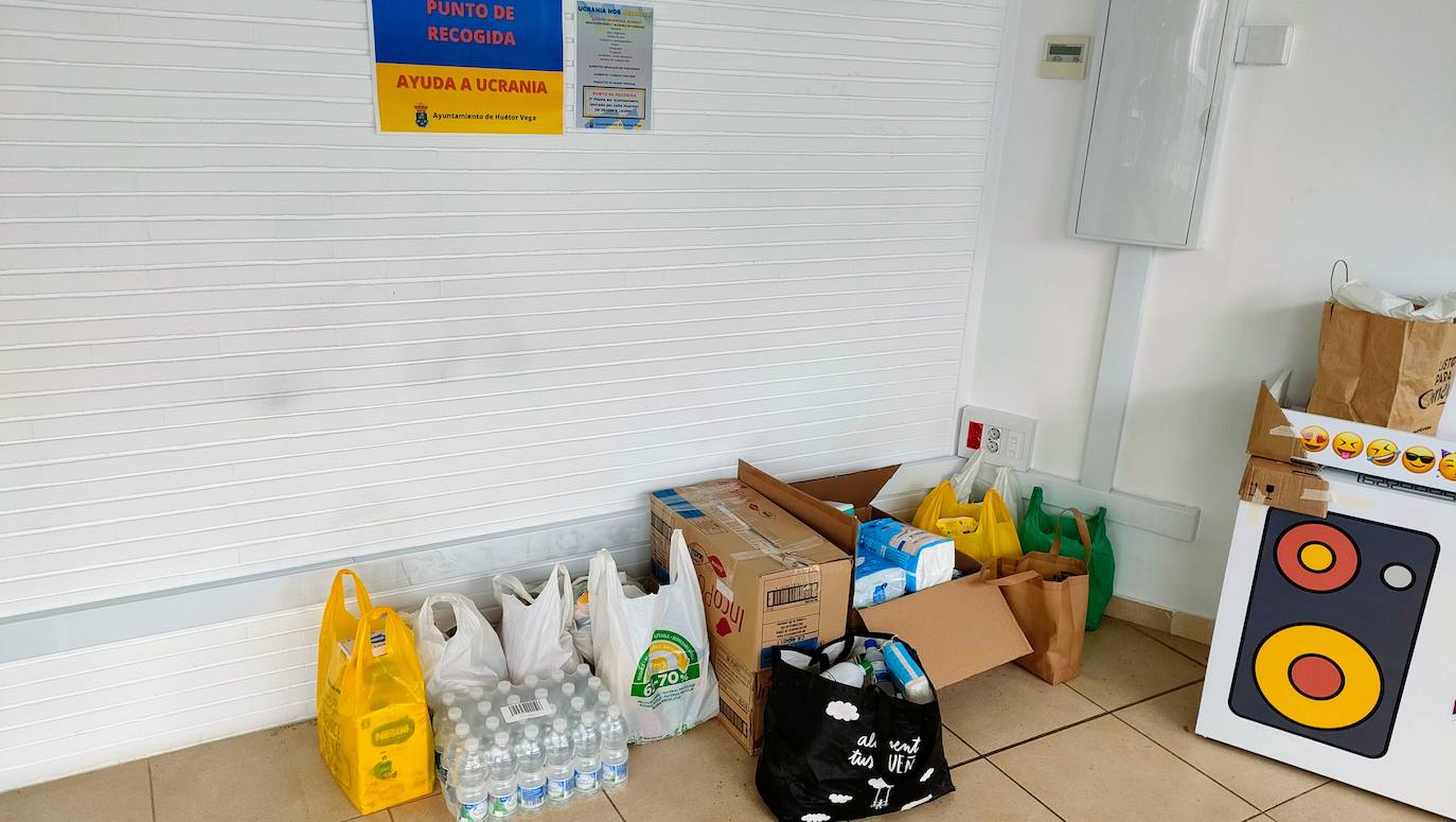 Los primeros artículos que han llegado al punto de recogida de Huétor Vega.