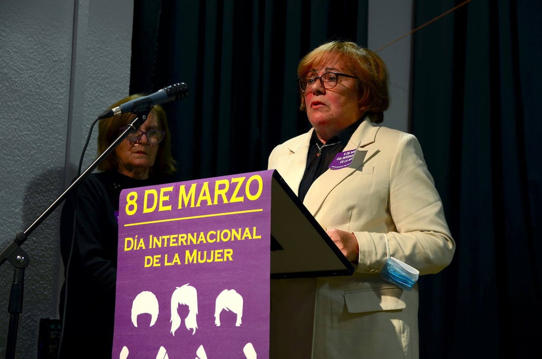 Fotos: 8M en Huétor Vega: fraternidad y Rondalla San Roque