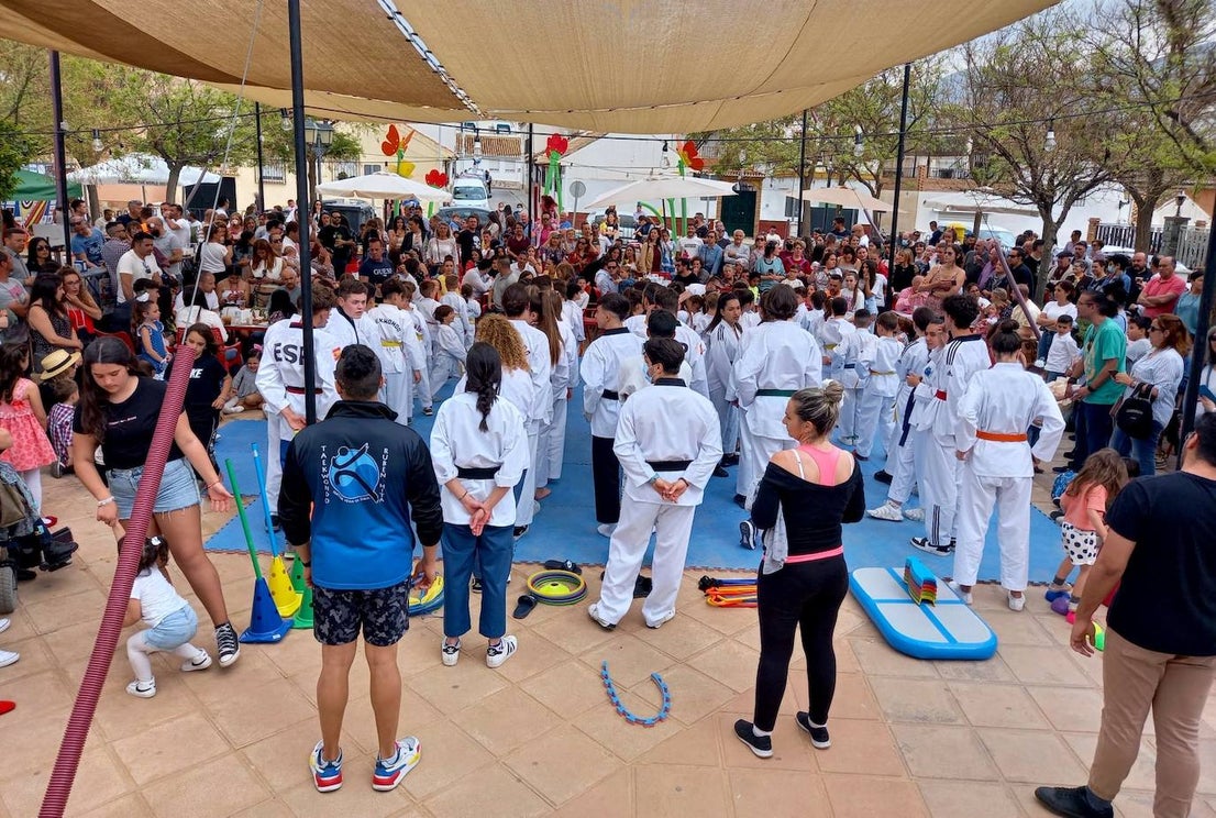 Exhibición de la Escuela de Taekwondo de Rubén Hita, en la plaza Abdal Malik.