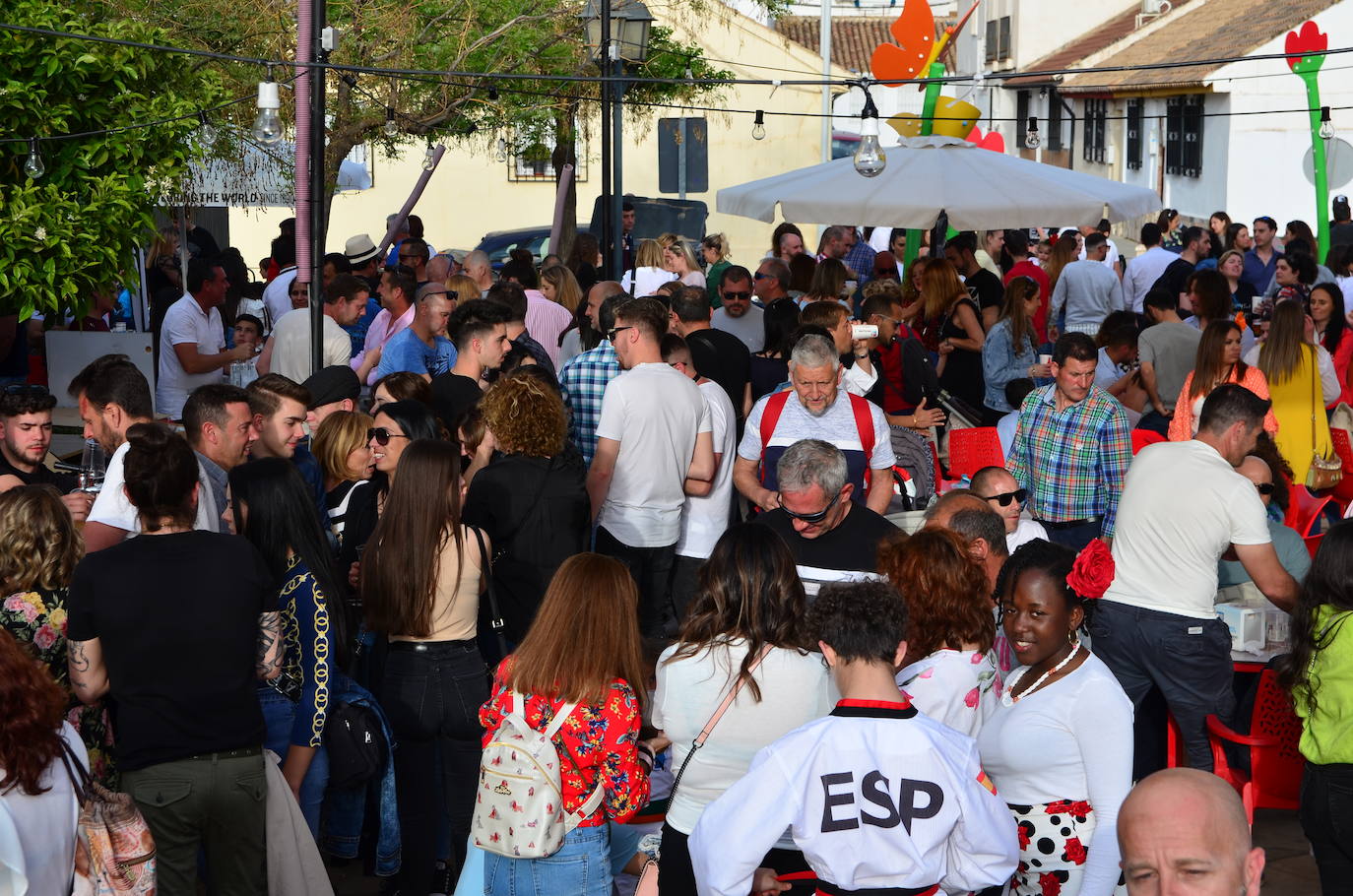 Ambiente en la plaza Abdal Malik de Huétor Vega.