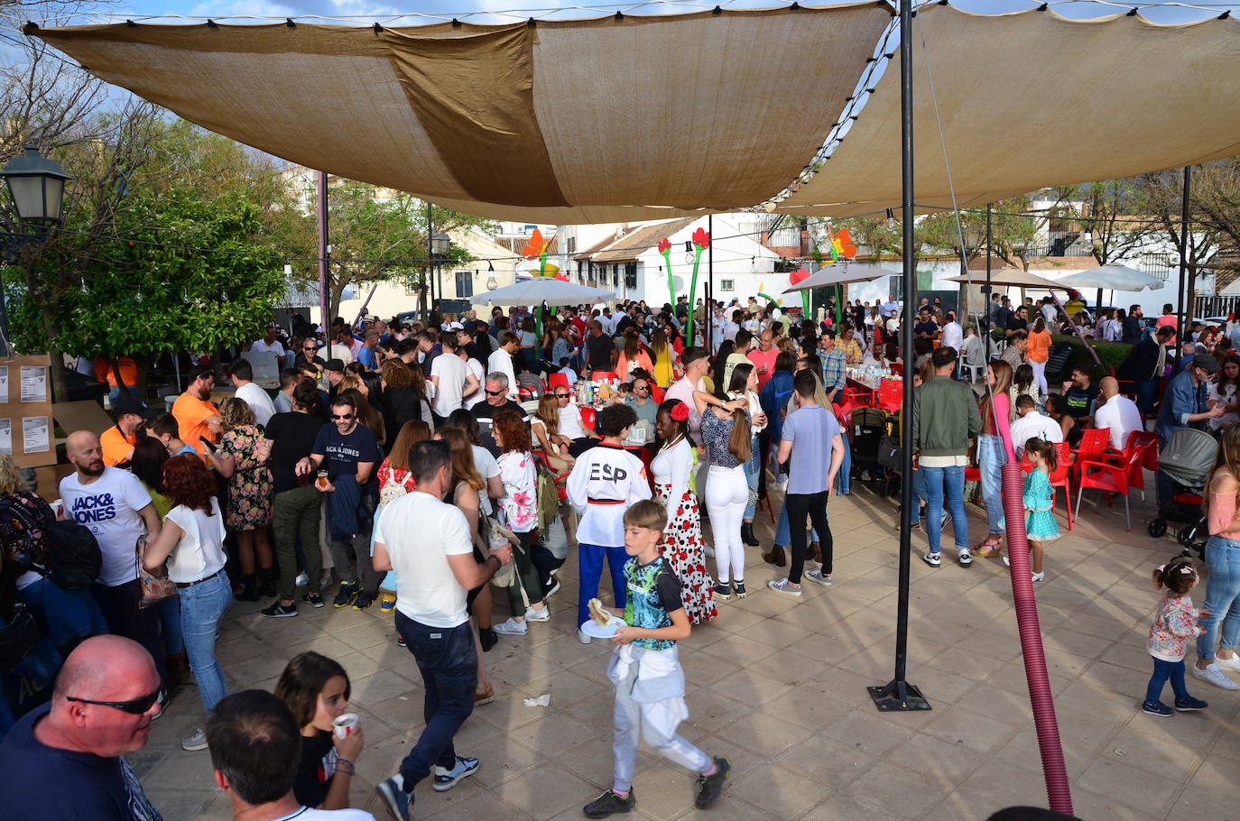 Ambiente en la plaza Abdal Malik de Huétor Vega.